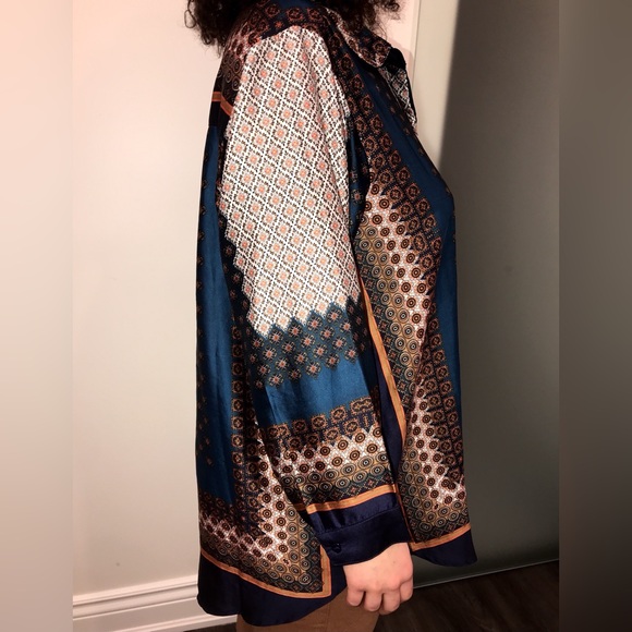 Stylish Blue Patterned Button Down Shirt - Picture 4 of 5